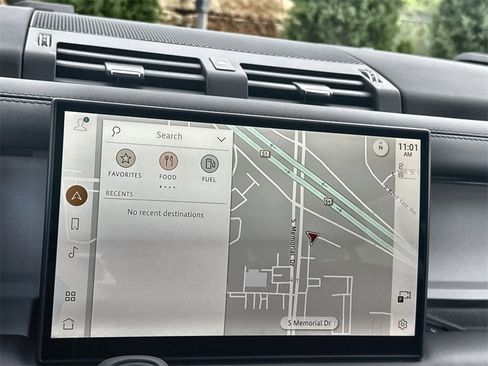 Used 2025 Land Rover Defender 130 X-Dynamic SE image 24