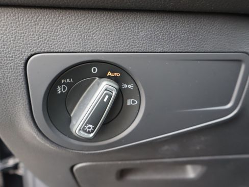 Used 2021 Volkswagen Tiguan SEL FWD image 19