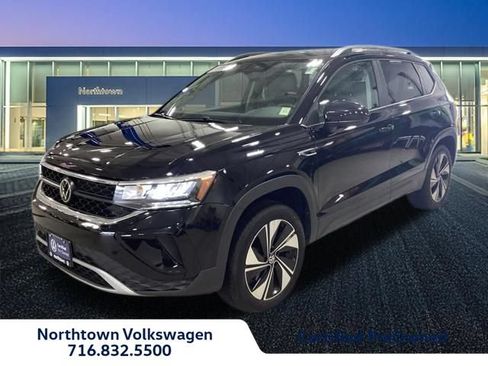 Used 2024 Volkswagen Taos SE AWD/4WD image 1