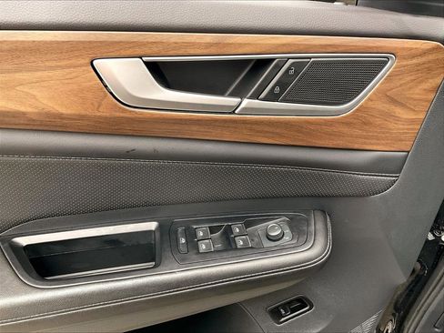 Used 2025 Volkswagen Atlas SE image 37