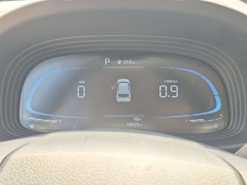 Used 2025 Hyundai Venue SEL FWD image 16