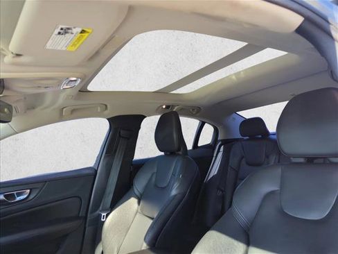 Used 2020 Volvo S60 T6 Momentum image 16