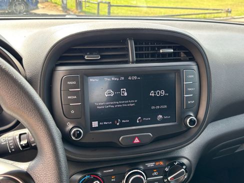 Used 2025 Kia Soul LX w/ LX Technology Package FWD image 20