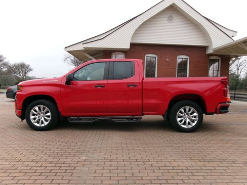 Used 2020 Chevrolet Silverado 1500 Custom w/ Custom Value Package image 8