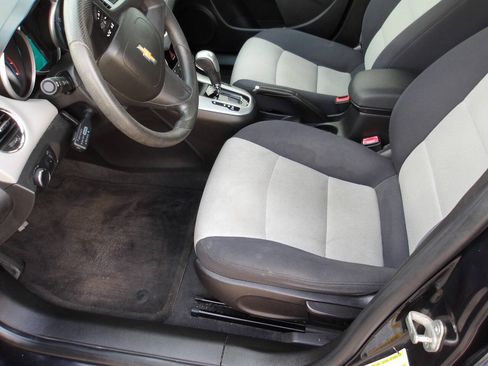 Used 2014 Chevrolet Cruze LS FWD image 5