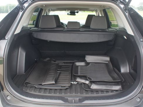 Used 2022 Toyota RAV4 XLE AWD/4WD image 17