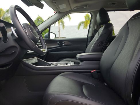 Used 2025 Kia Carnival SX w/ SX Dark Edition Package image 18