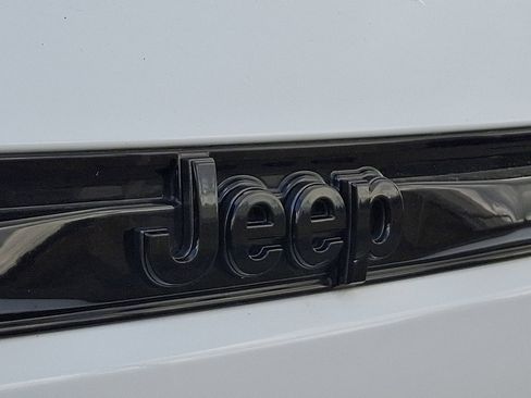 Used 2023 Jeep Grand Cherokee Altitude AWD/4WD image 29