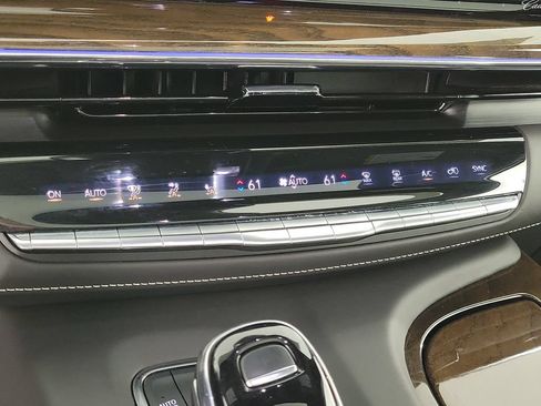 Used 2024 Cadillac Escalade ESV Premium Luxury Platinum AWD/4WD image 30