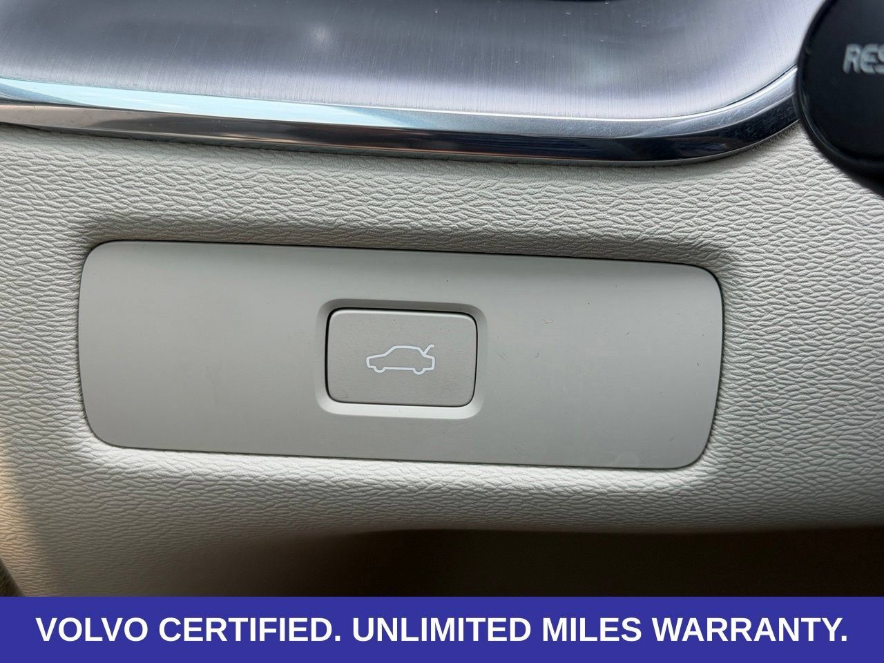 Certified 2024 Volvo XC60 B5 Core w/ Protection Package Premier AWD/4WD image 19