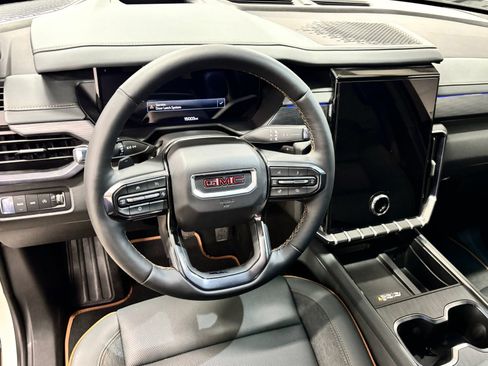 Used 2025 GMC Acadia AT4 w/ Luxury Package AWD/4WD image 16