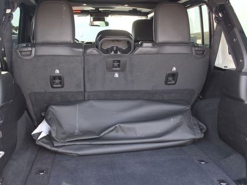 Used 2024 Jeep Wrangler Sahara image 32