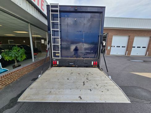 Used 2018 Chevrolet Express 3500 w/ Power Convenience Package image 7