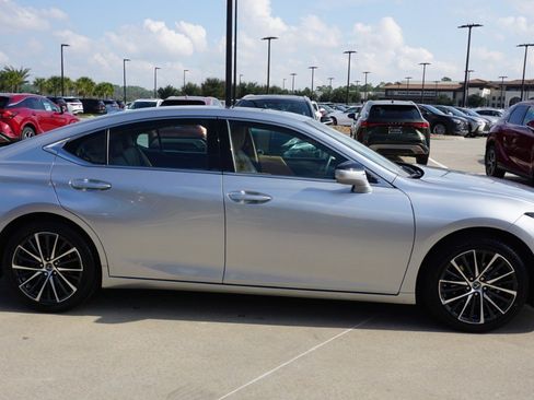 Certified 2024 Lexus ES 350 w/ Premium Package image 4