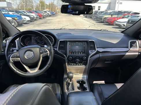 Used 2016 Jeep Grand Cherokee Overland AWD/4WD image 9