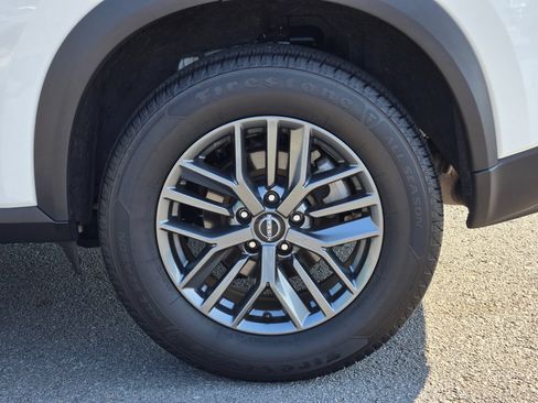 Used 2023 Nissan Rogue S FWD image 17