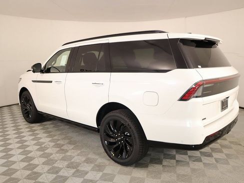 New 2025 Lincoln Navigator Reserve w/ Jet Appearance Package AWD/4WD image 24