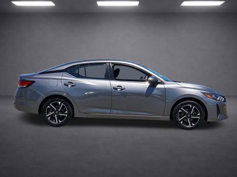 Used 2024 Nissan Sentra SV FWD image 3