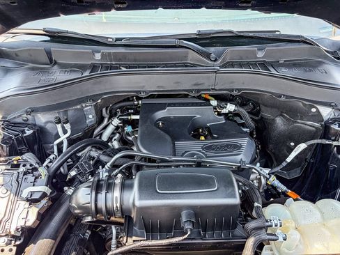 Used 2020 Ford Explorer XLT RWD image 55