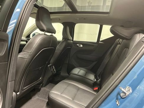 Used 2025 Volvo XC40 B5 Core image 12