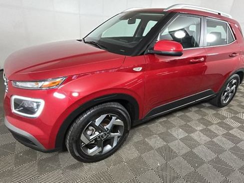 Used 2022 Hyundai Venue Limited w/ Cargo Package FWD image 7