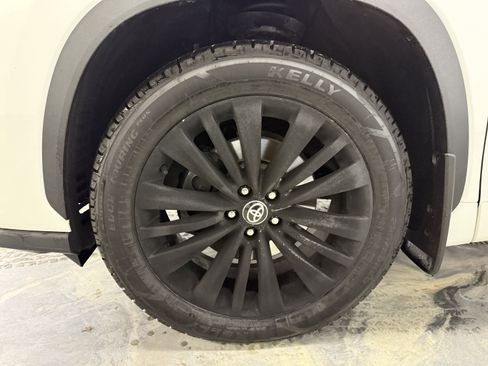 Used 2021 Toyota Highlander Platinum image 28