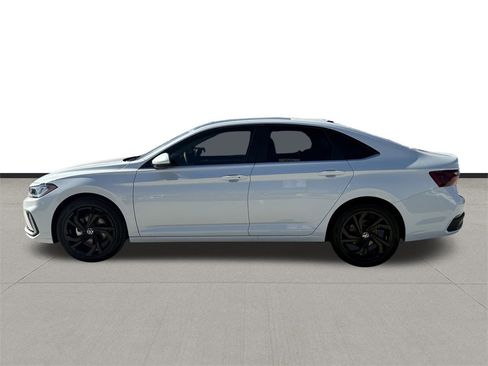 New 2026 Volkswagen Jetta SE image 8