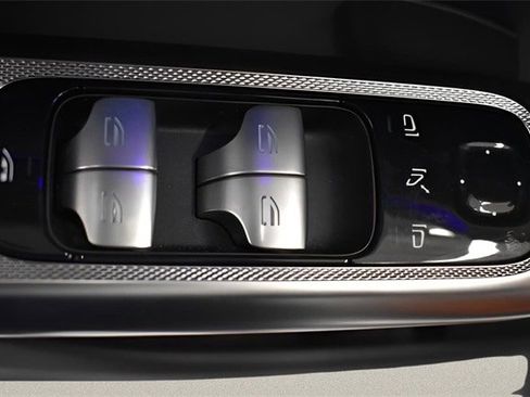 Used 2024 Mercedes-Benz GLC 300 4MATIC image 23