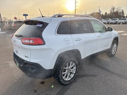 Used 2018 Jeep Cherokee Latitude w/ Cold Weather Group image 8