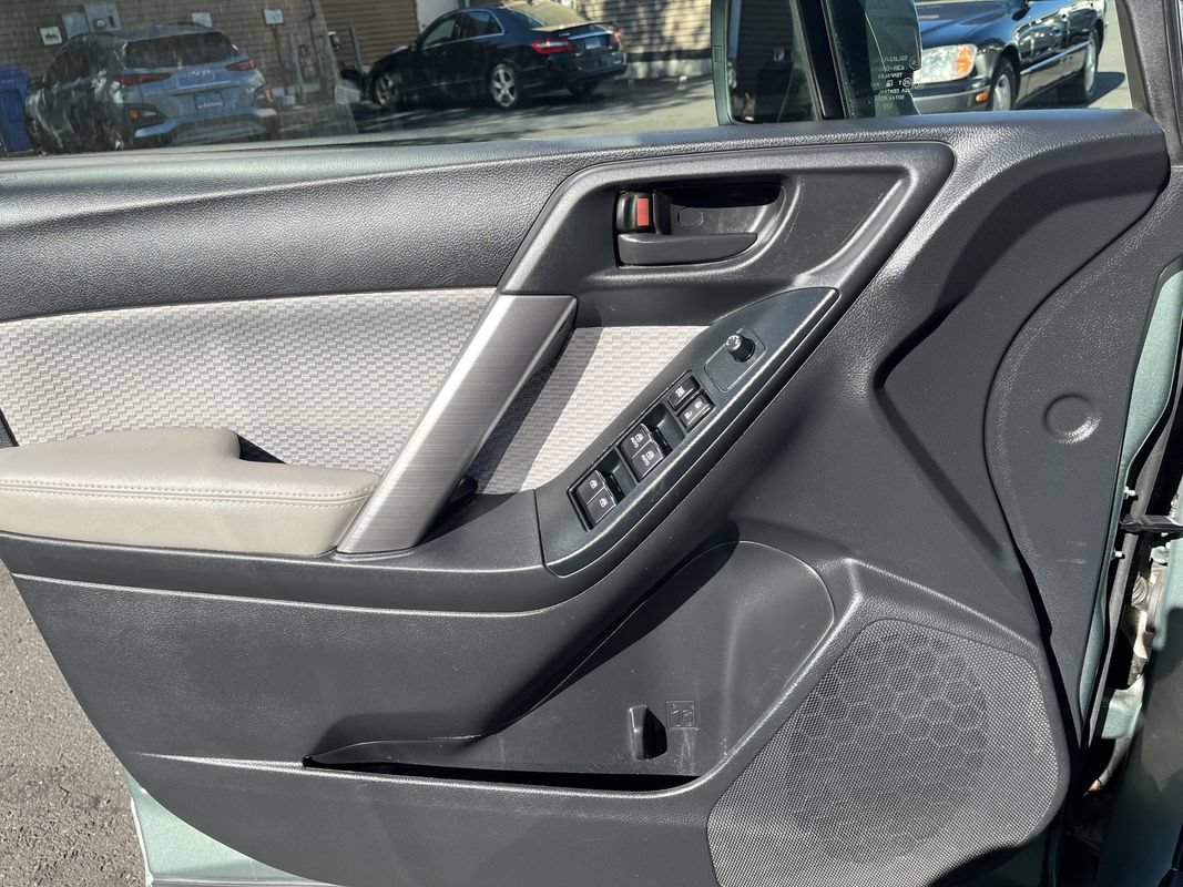 Used 2018 Subaru Forester 2.5i Premium w/ All-Weather Package AWD/4WD image 17