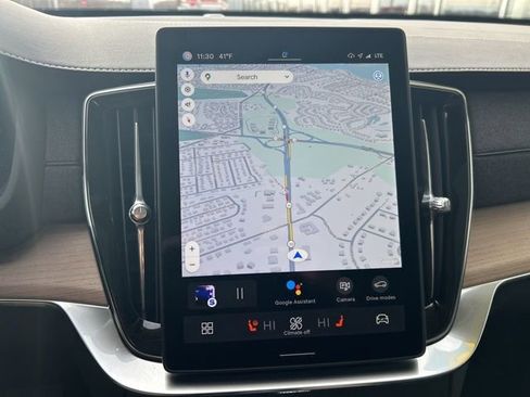 Certified 2025 Volvo XC90 B6 Plus image 22