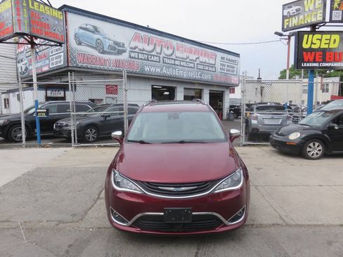 Used 2018 Chrysler Pacifica Limited w/ Advanced Safetytec Group FWD image 6