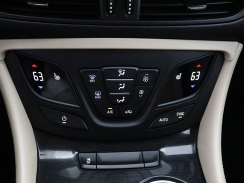 Used 2018 Buick Envision Essence AWD/4WD image 25