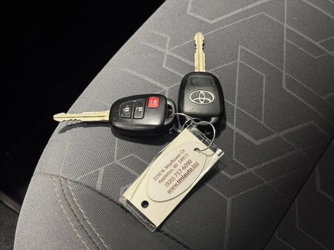 Used 2017 Toyota Tacoma TRD Off-Road image 36