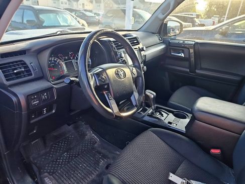 Used 2018 Toyota 4Runner TRD Off-Road AWD/4WD image 8