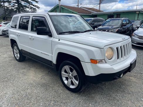 Used 2013 Jeep Patriot Latitude AWD/4WD image 4