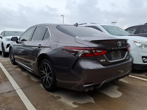 Certified 2021 Toyota Camry SE FWD image 2