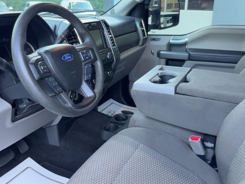 Used 2017 Ford F250 XLT w/ XLT Premium Package AWD/4WD image 9