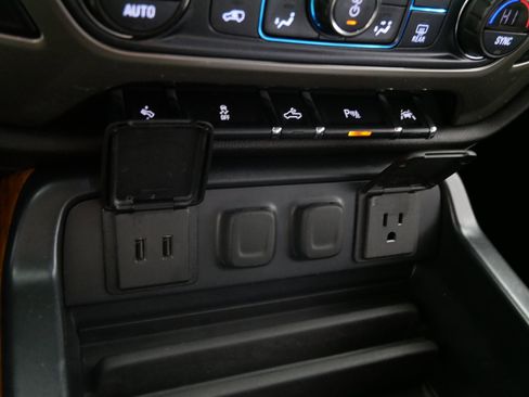 Used 2018 Chevrolet Silverado 1500 High Country image 29