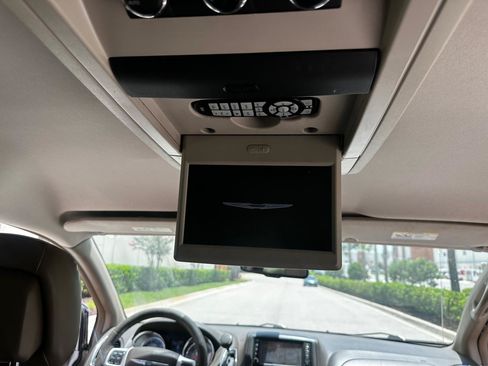 Used 2011 Chrysler Town & Country Limited FWD image 13