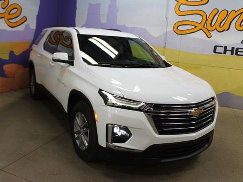 Used 2023 Chevrolet Traverse LT FWD image 2