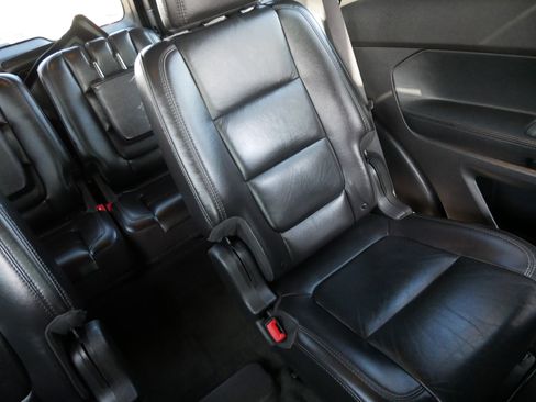 Used 2014 Ford Explorer XLT w/ Equipment Group 202A image 14