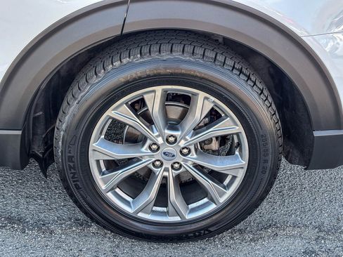 Used 2022 Ford Explorer Limited w/ Equipment Group 301A RWD image 12