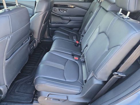Certified 2023 Honda Pilot Touring image 17