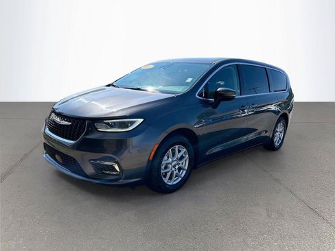 Used 2023 Chrysler Pacifica Touring-L FWD image 8