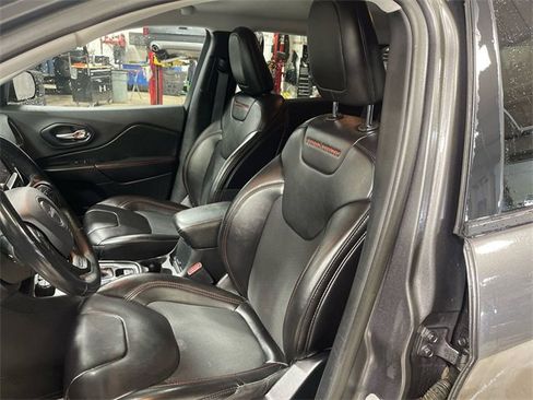 Certified 2019 Jeep Cherokee Trailhawk image 11