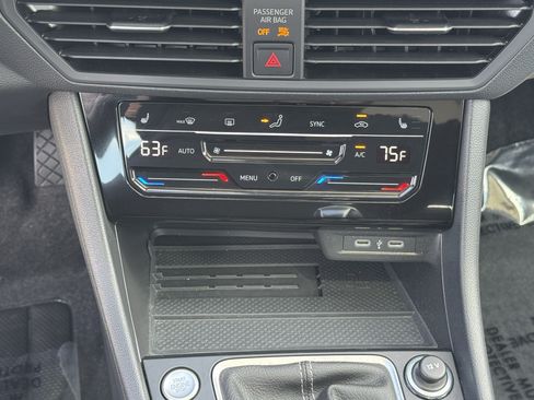 Used 2025 Volkswagen Jetta SE w/ Sunroof Package FWD image 26