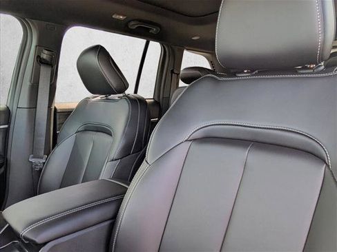 New 2025 Jeep Grand Cherokee Limited w/ Black Appearance Package image 19