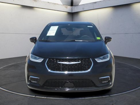 Used 2025 Chrysler Pacifica Select FWD image 3