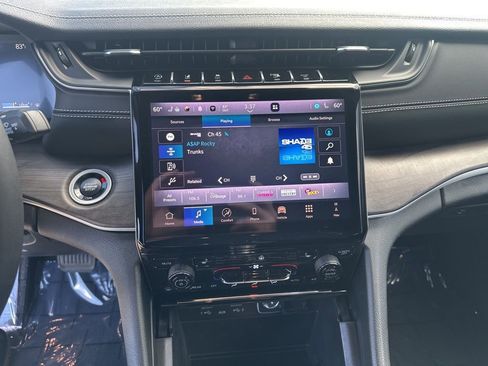 Used 2025 Jeep Grand Cherokee L Limited image 23